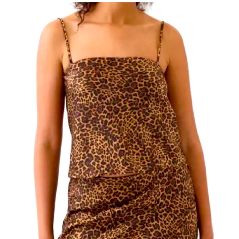 NWT Gap Satin Adjustable Top. Strapless/Adjustable straps. Size L